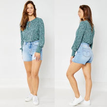 Load image into Gallery viewer, Delilah Denim Shorts